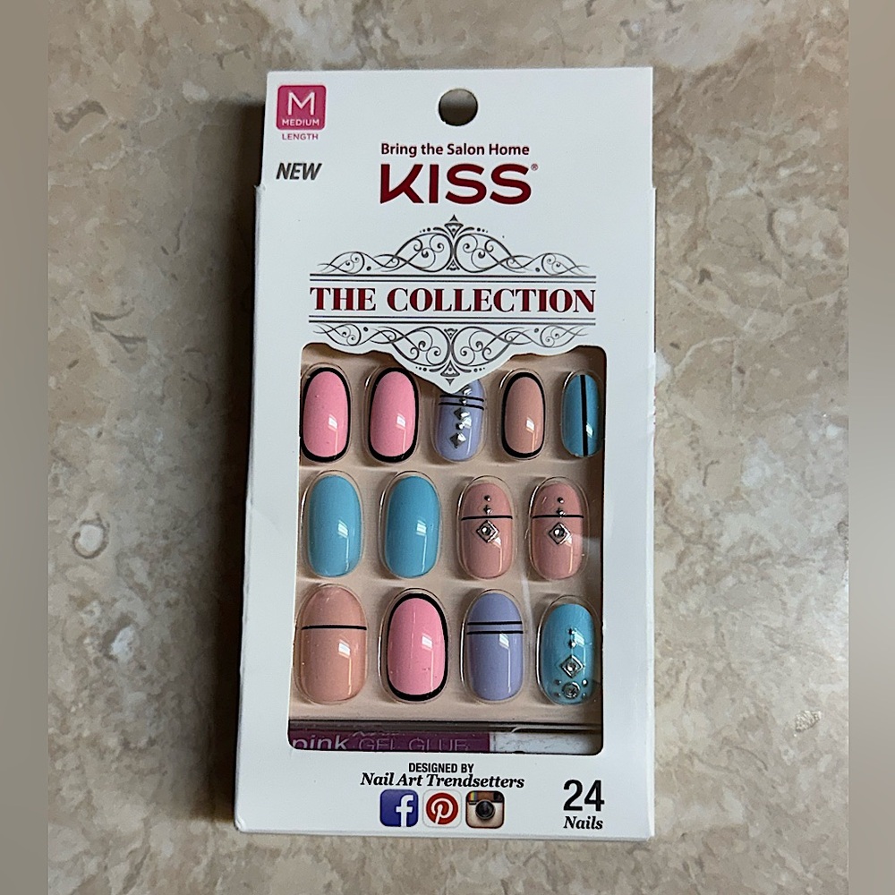 KISS Nail Collection Multicolor Pastels 24 Piece Kit New in Box